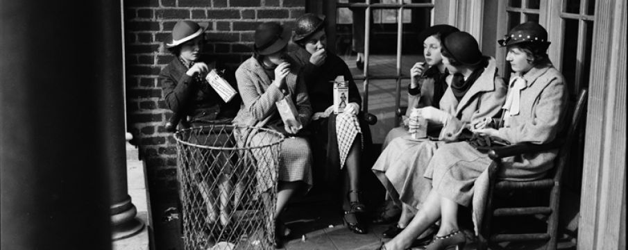 Women gathered in Prospect Park chatting in 1935