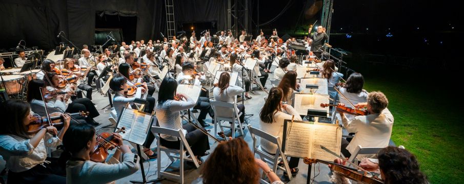 new york philharmonic playing outside